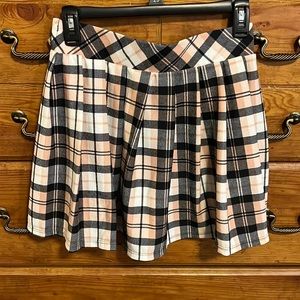 plaid skirt. size medium.